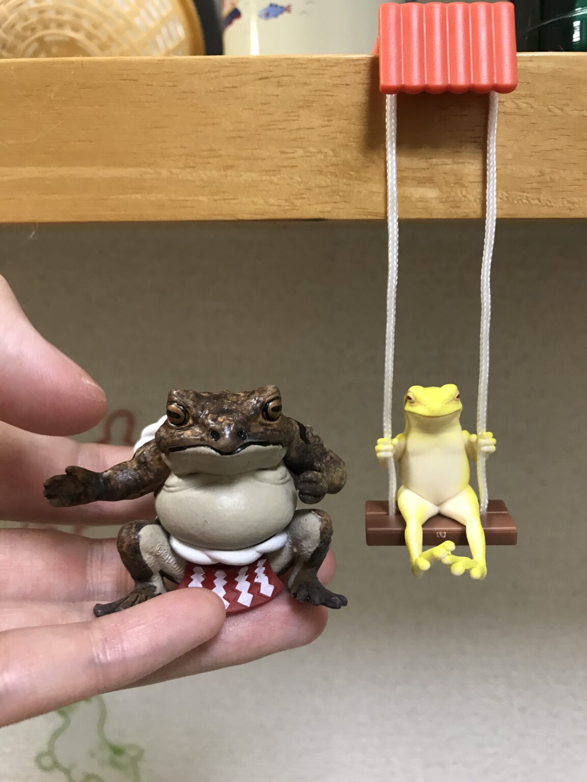 ガチャガチャ　カエル ガチャガチャ 新商品 ぺたっと！くっつきーズ カエル＆トカゲ